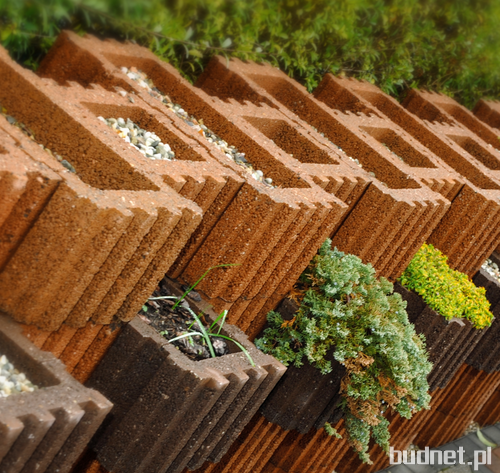 betonowe donice piękna ozdobą ogrodu